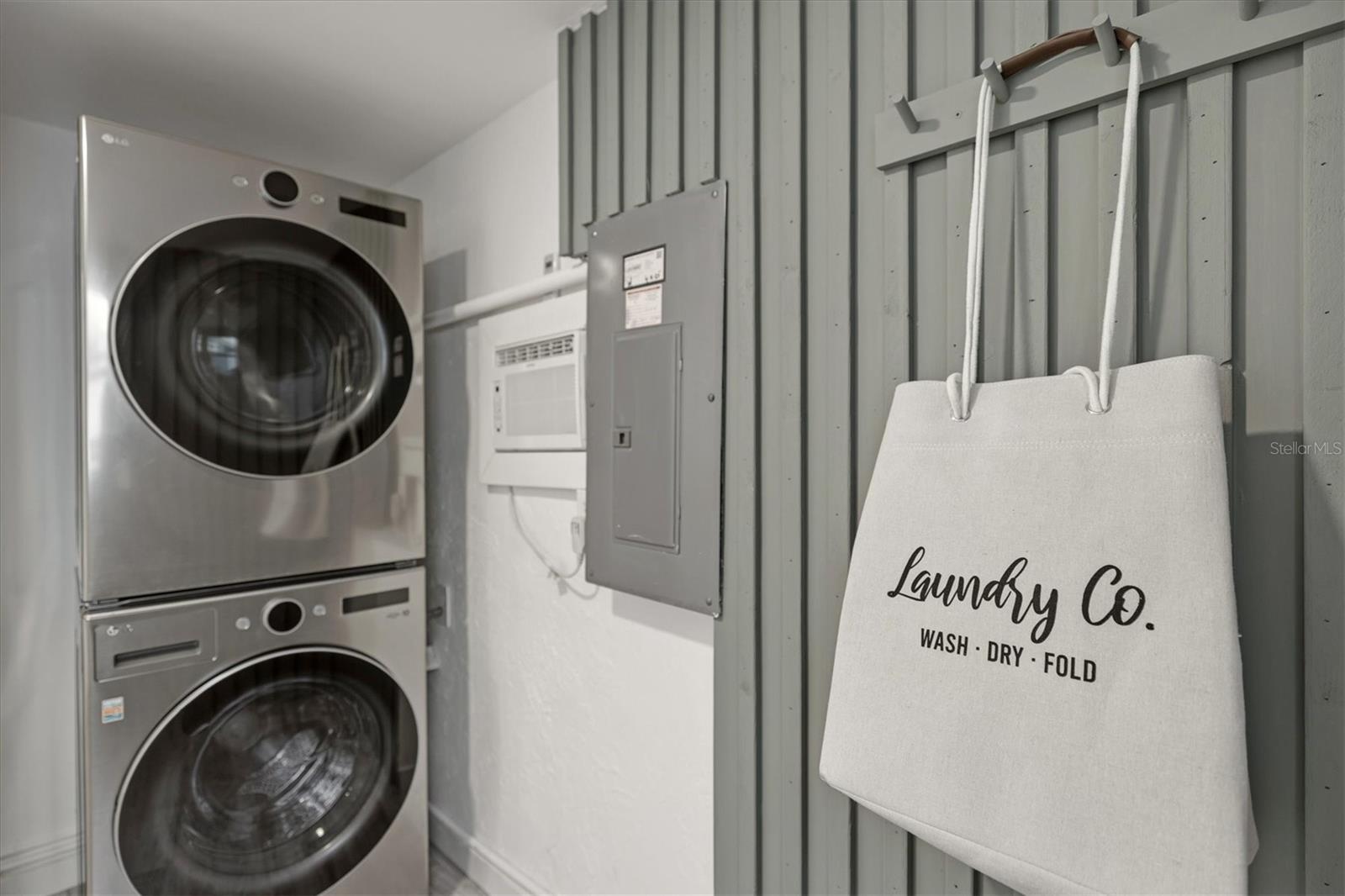 Image 33 of 91 For 3663 Egerton Circle