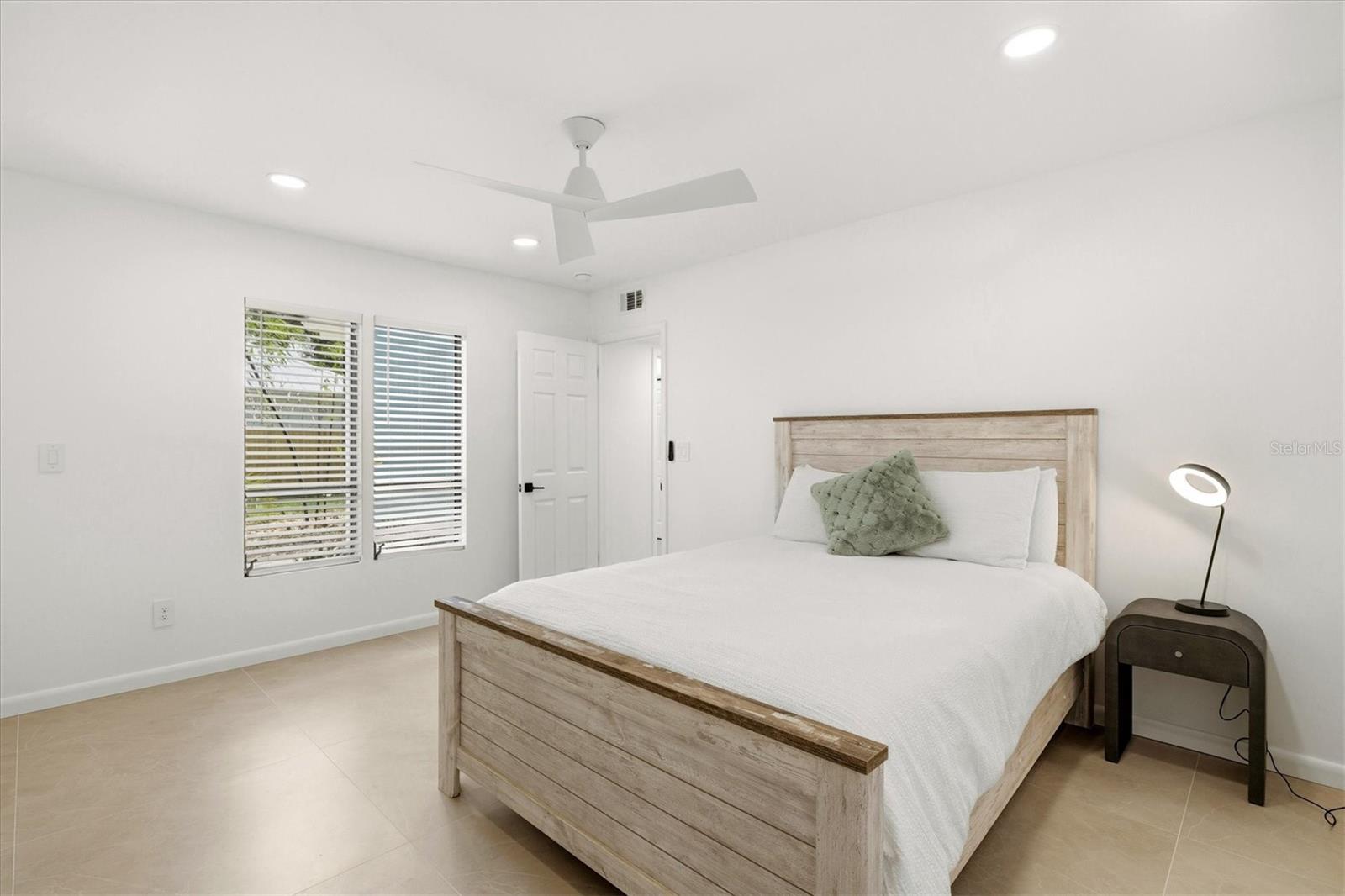 Image 37 of 91 For 3663 Egerton Circle