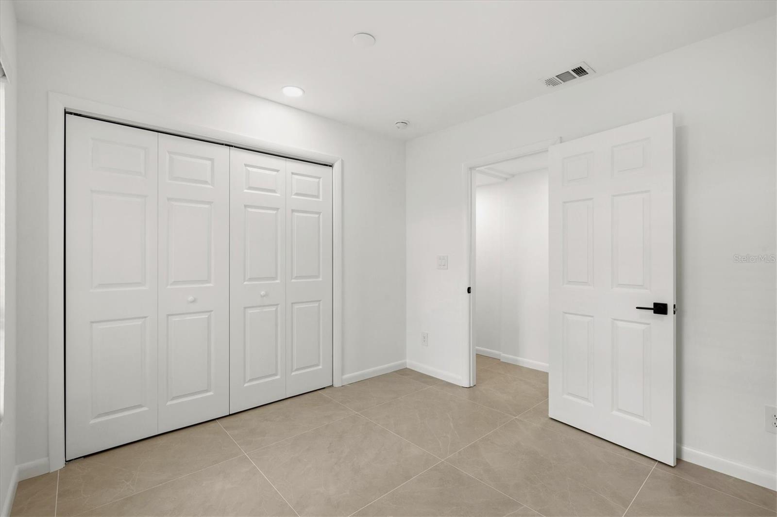 Image 42 of 91 For 3663 Egerton Circle