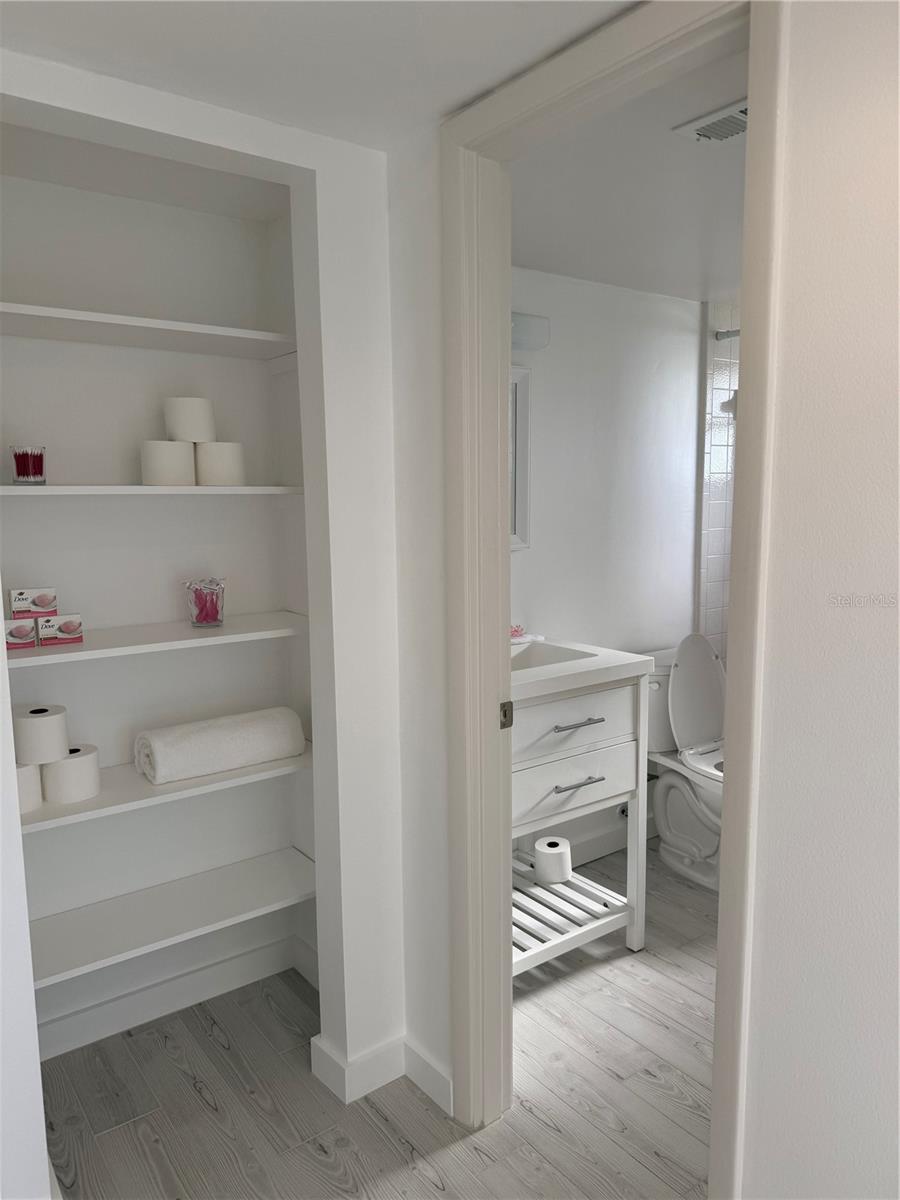 Image 14 of 20 For 203 Rubens Drive H