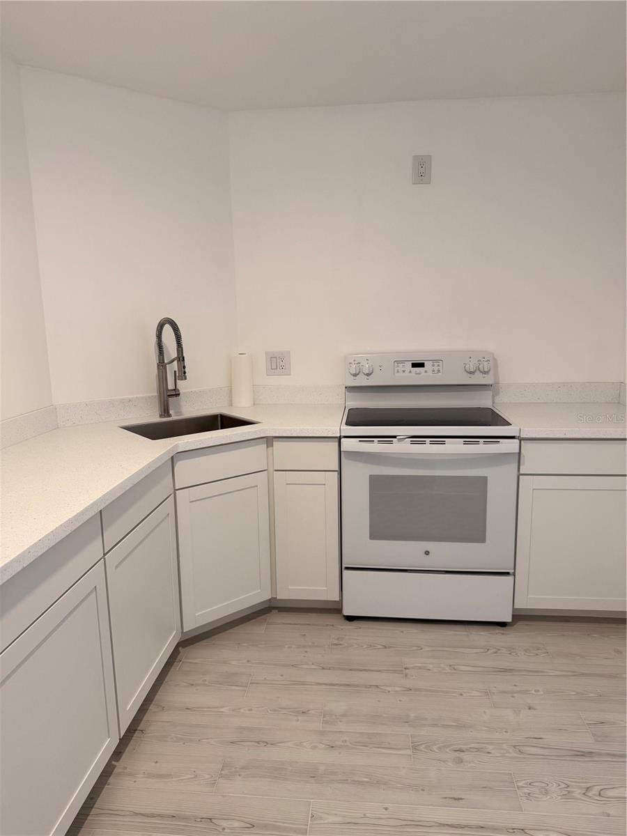 Image 6 of 20 For 203 Rubens Drive H