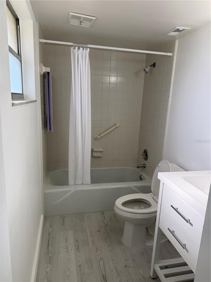 Image 9 of 20 For 203 Rubens Drive H