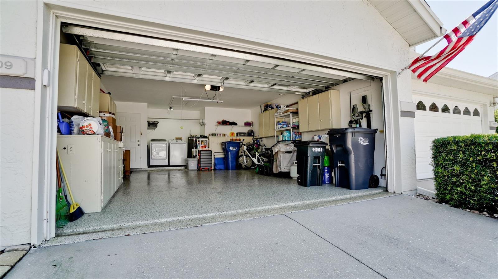 Image 33 of 41 For 11009 Jasmine Circle