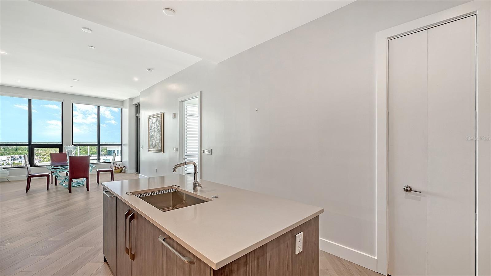 Image 10 of 88 For 33 Palm Avenue 1303