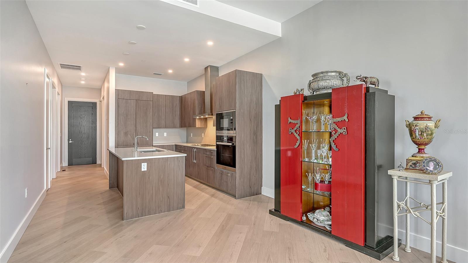 Image 28 of 88 For 33 Palm Avenue 1303