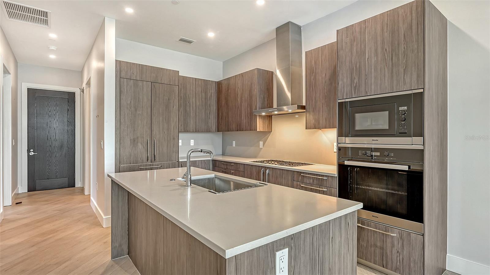 Image 29 of 88 For 33 Palm Avenue 1303