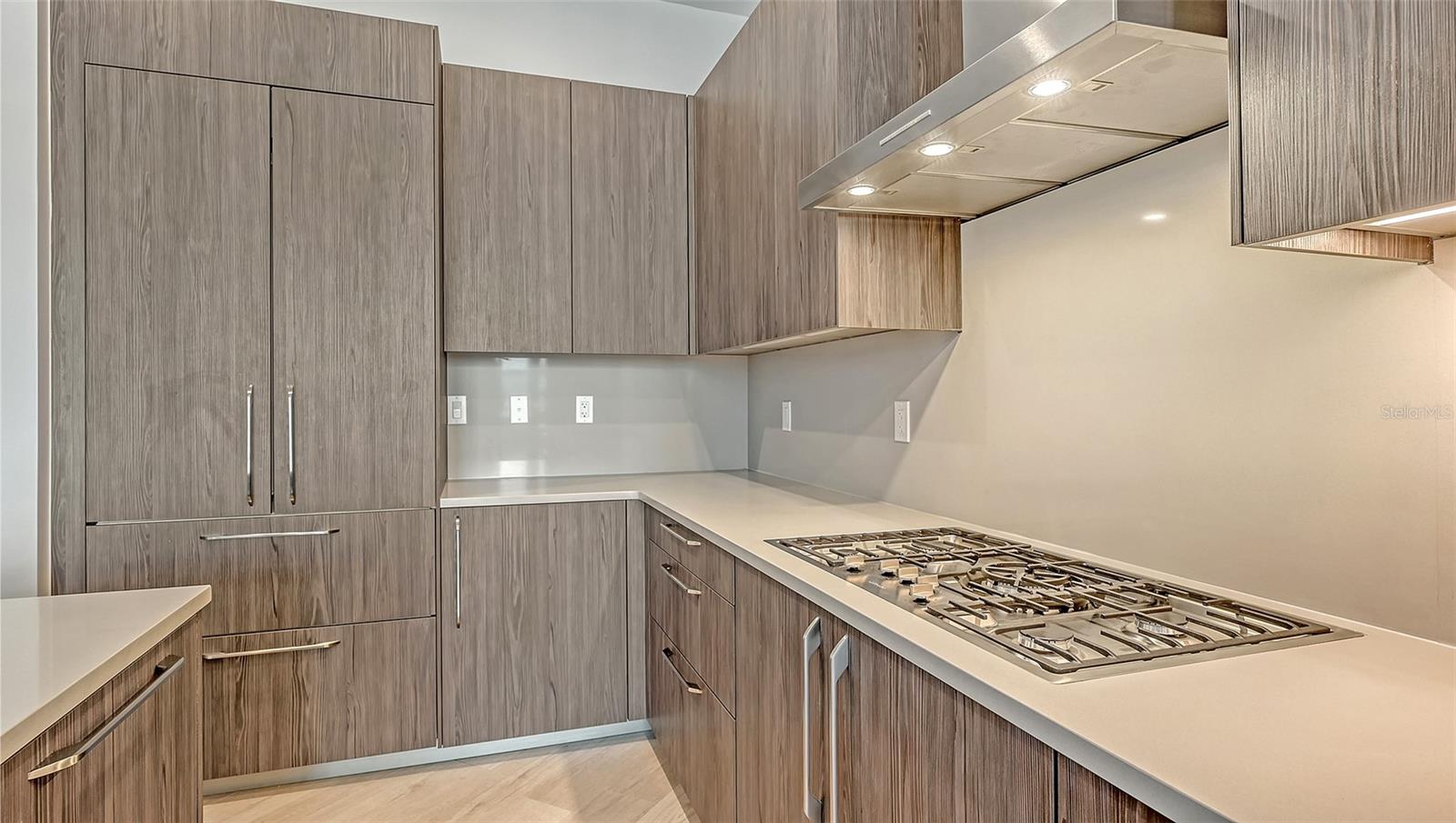 Image 31 of 88 For 33 Palm Avenue 1303