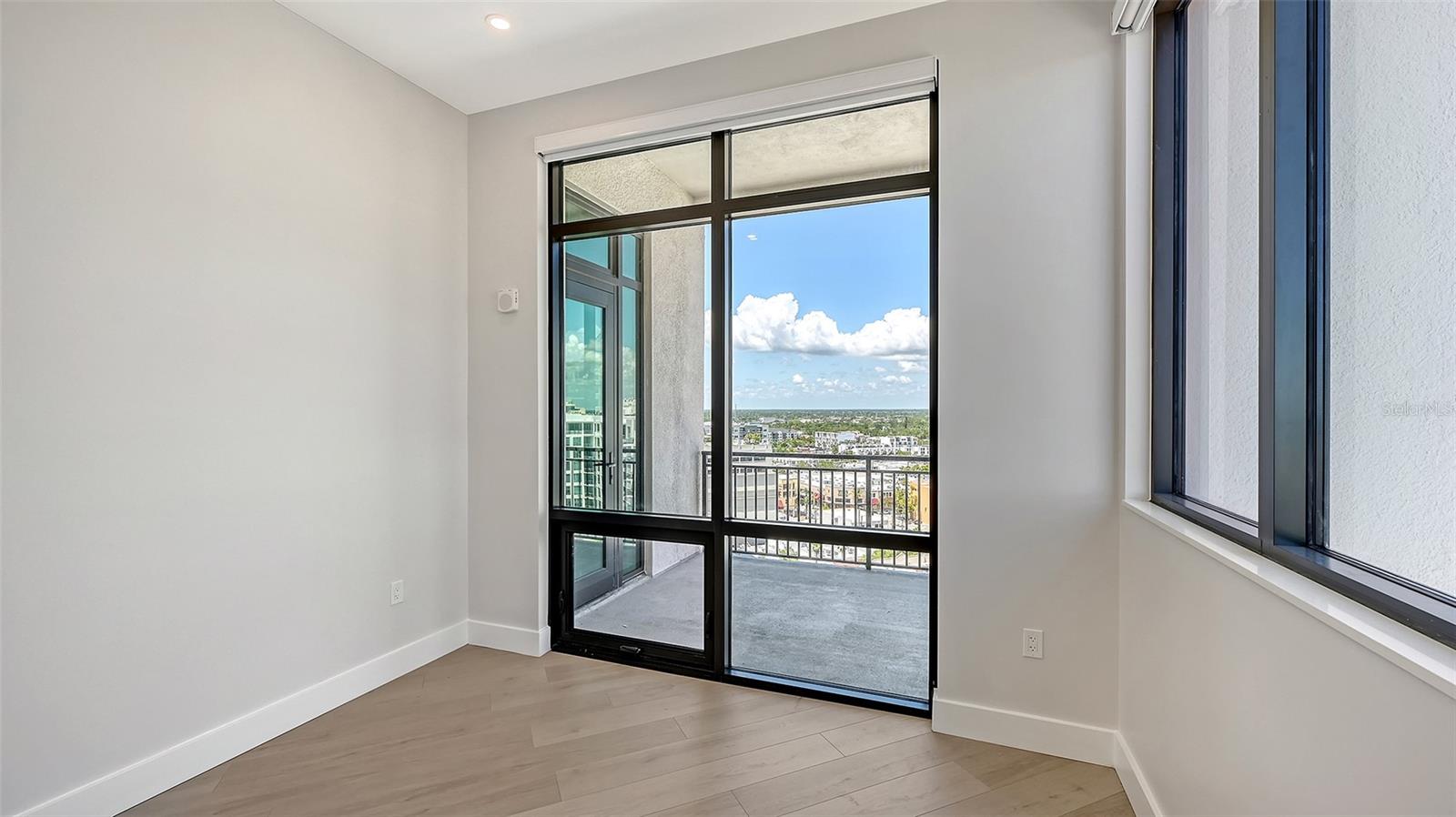 Image 36 of 88 For 33 Palm Avenue 1303