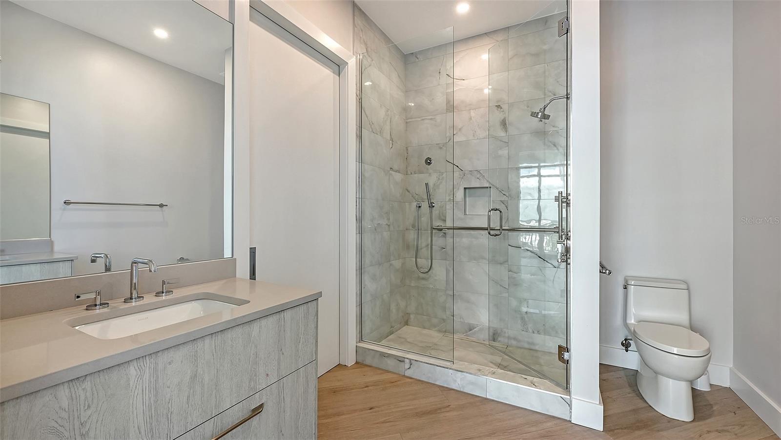 Image 39 of 88 For 33 Palm Avenue 1303