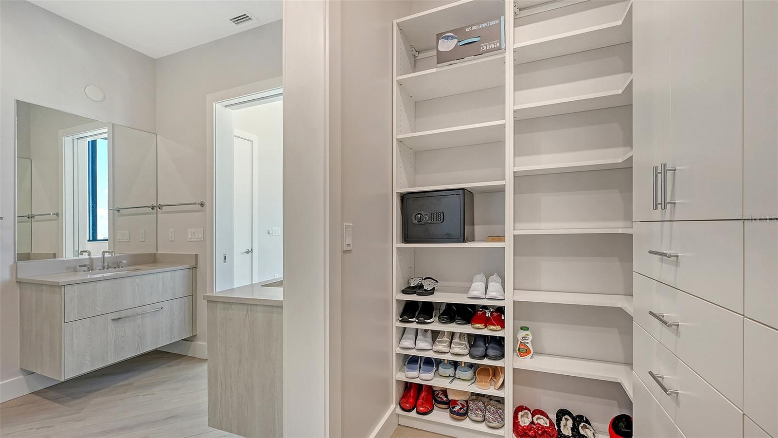 Image 42 of 88 For 33 Palm Avenue 1303