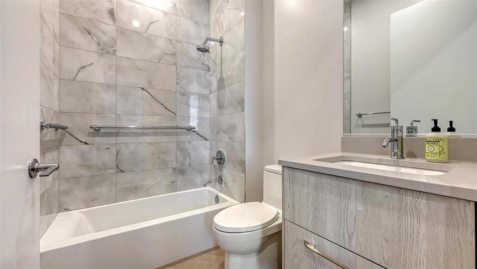 Image 46 of 88 For 33 Palm Avenue 1303