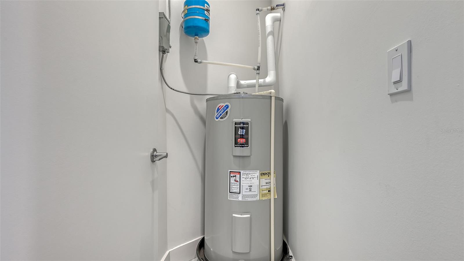 Image 47 of 88 For 33 Palm Avenue 1303