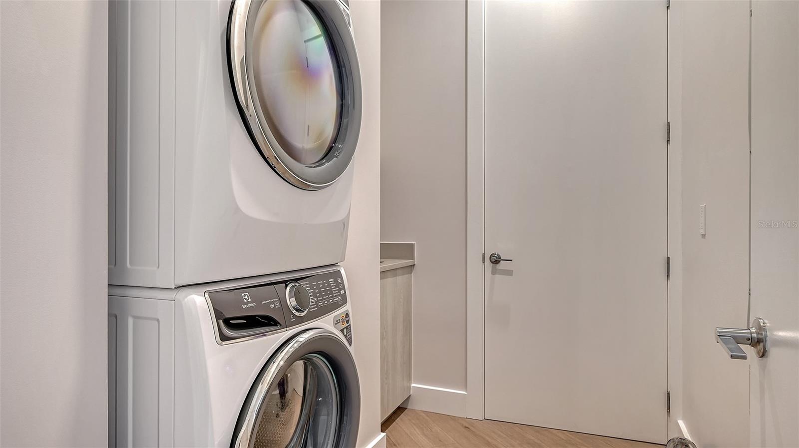 Image 48 of 88 For 33 Palm Avenue 1303