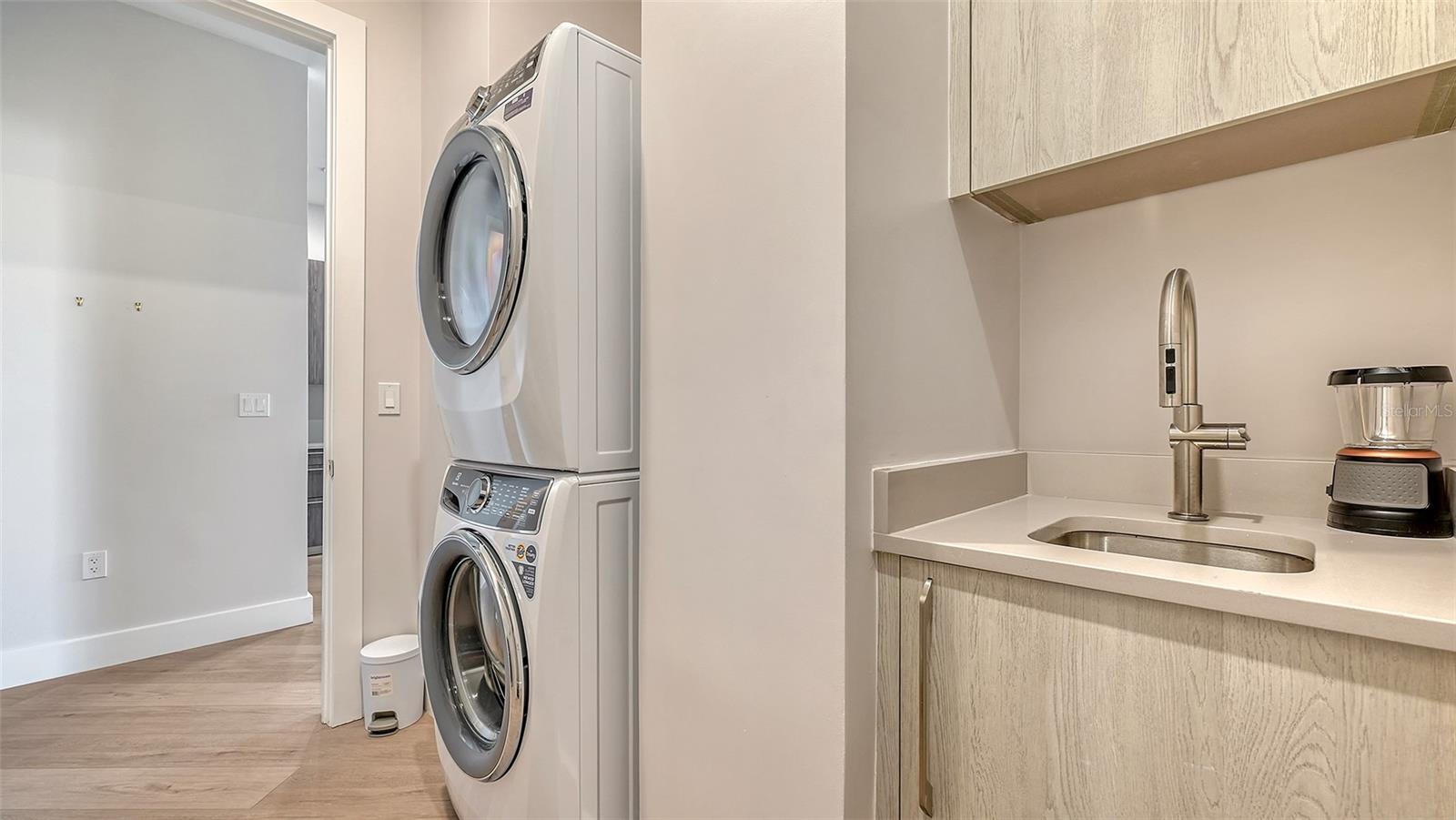 Image 49 of 88 For 33 Palm Avenue 1303