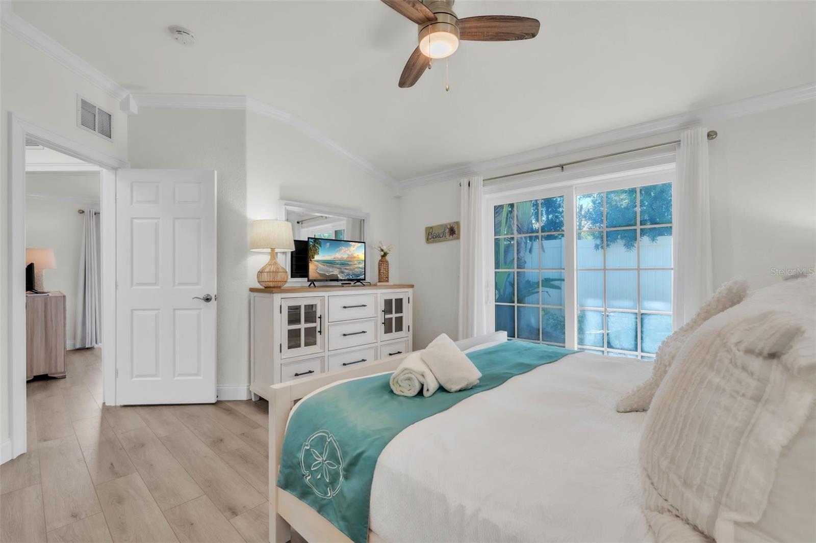 Image 25 of 48 For 215 67th Street 6