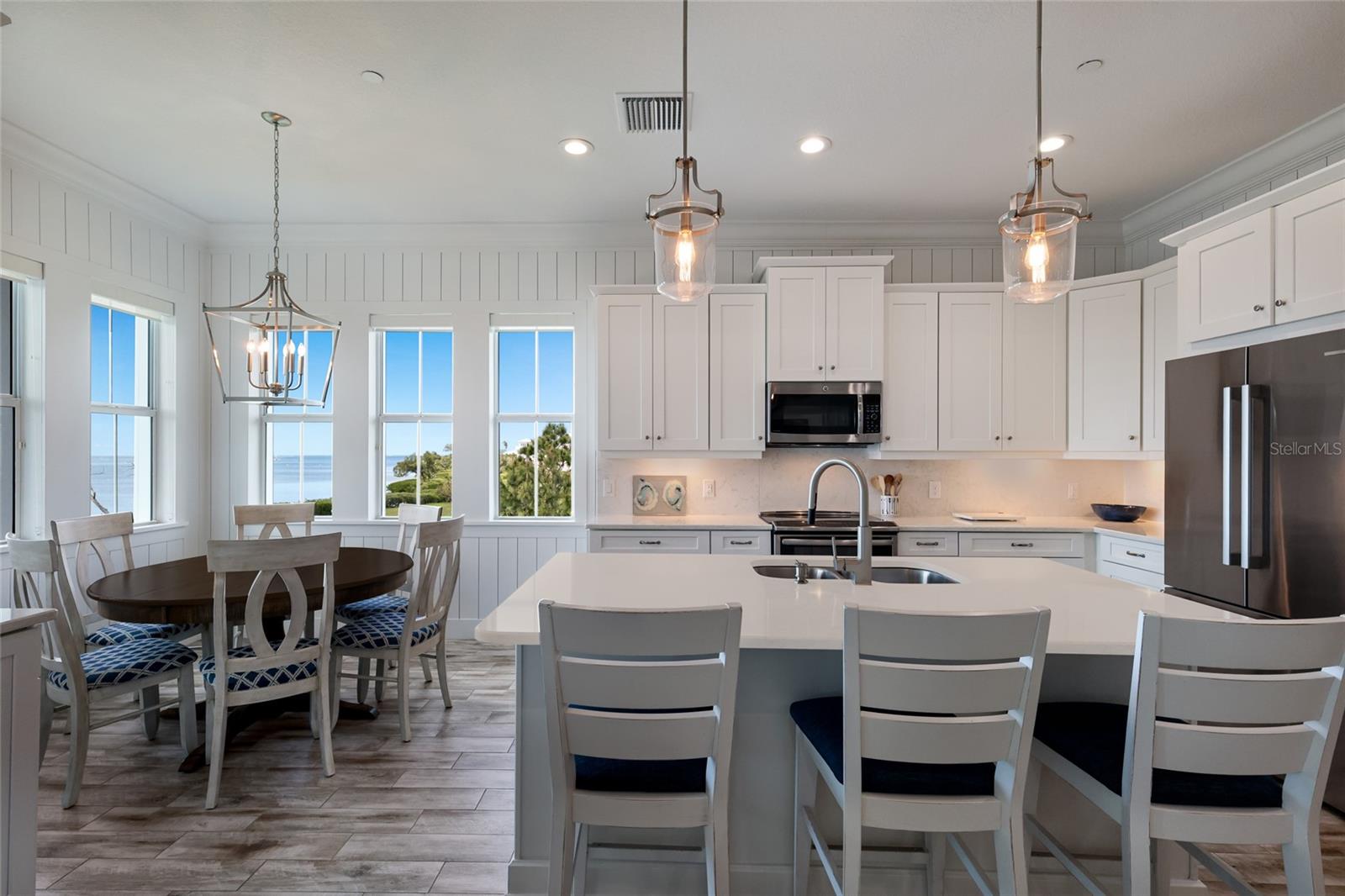 Image 12 of 79 For 318 Compass Point Drive 202