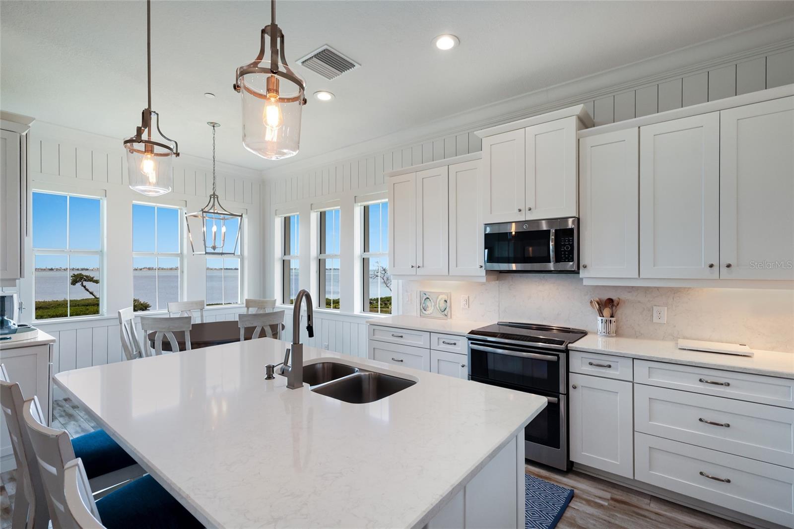 Image 13 of 79 For 318 Compass Point Drive 202