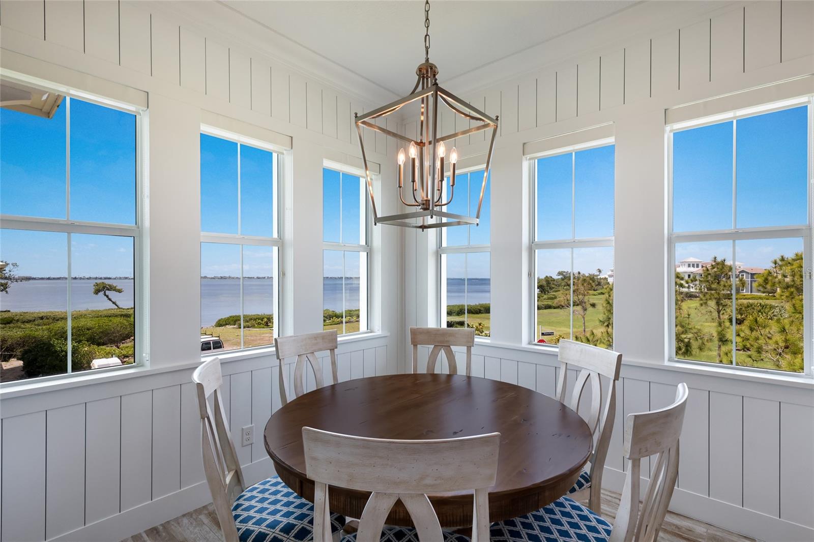 Image 16 of 79 For 318 Compass Point Drive 202