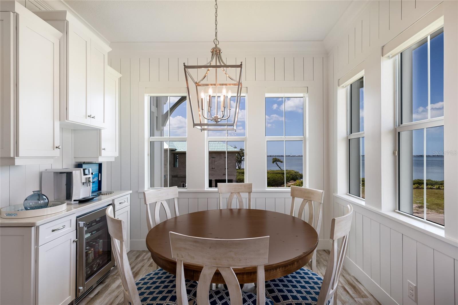 Image 17 of 79 For 318 Compass Point Drive 202