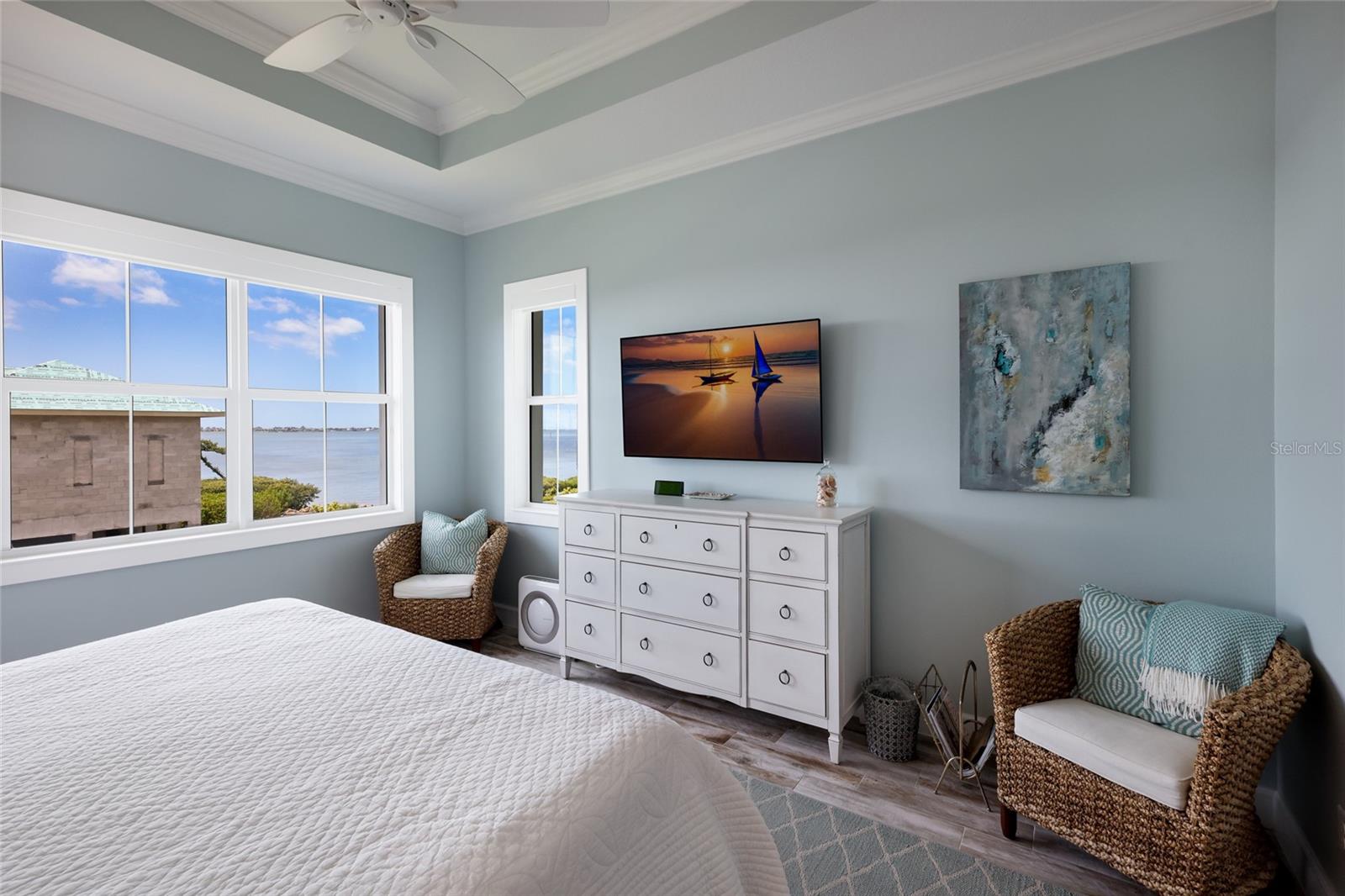 Image 23 of 79 For 318 Compass Point Drive 202