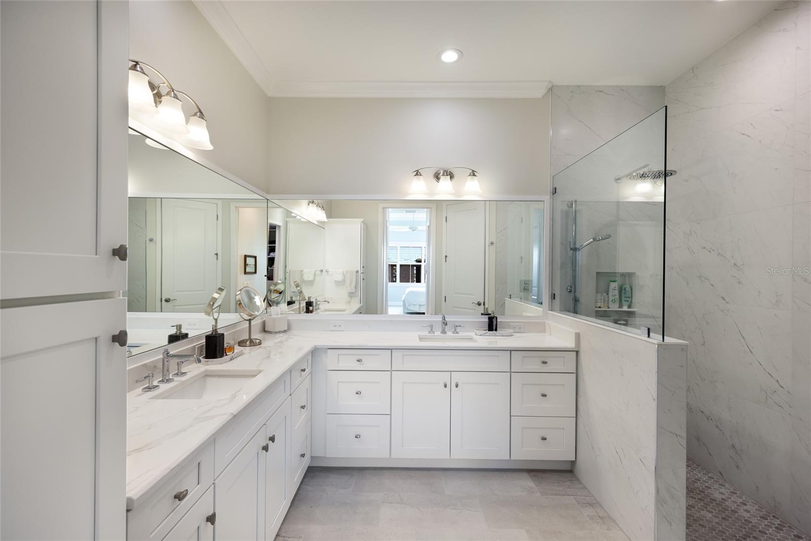 Image 24 of 79 For 318 Compass Point Drive 202