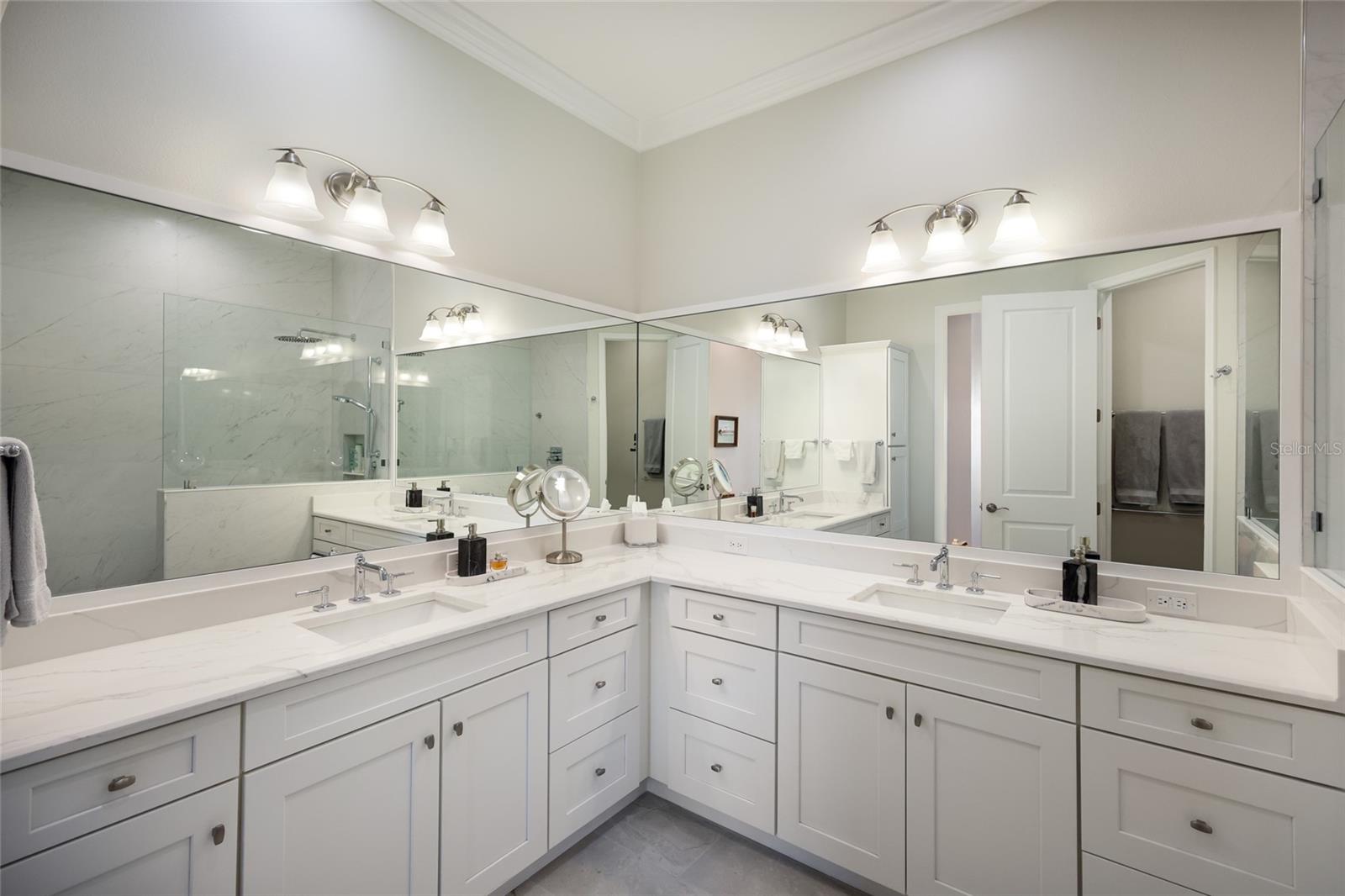 Image 25 of 79 For 318 Compass Point Drive 202