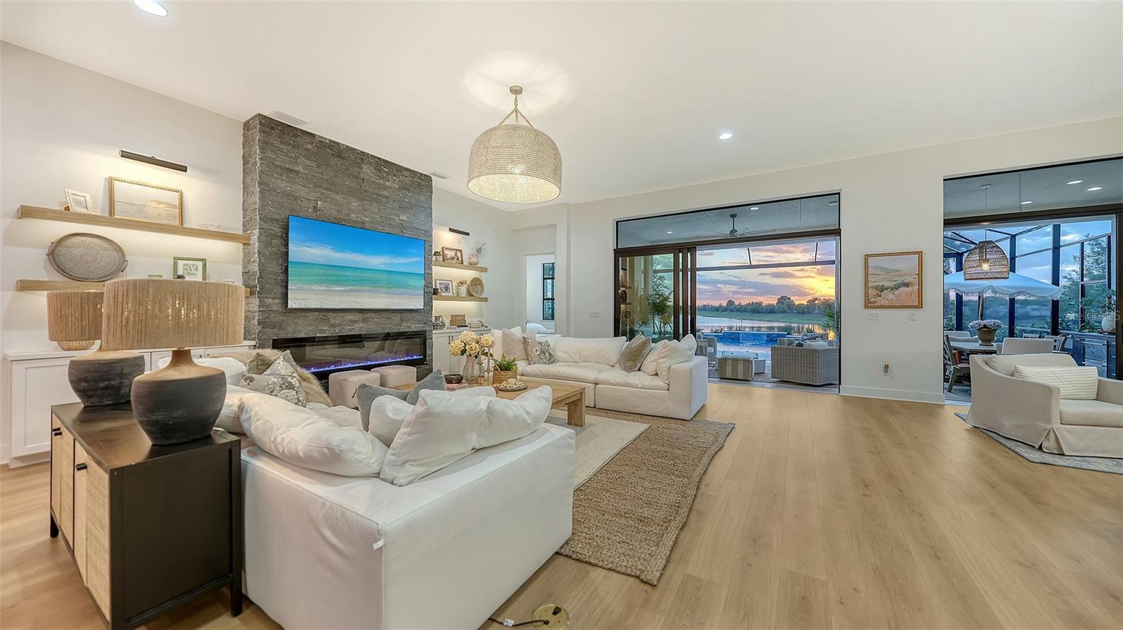 Listing photo id 13 for 4513 Mondrian Court