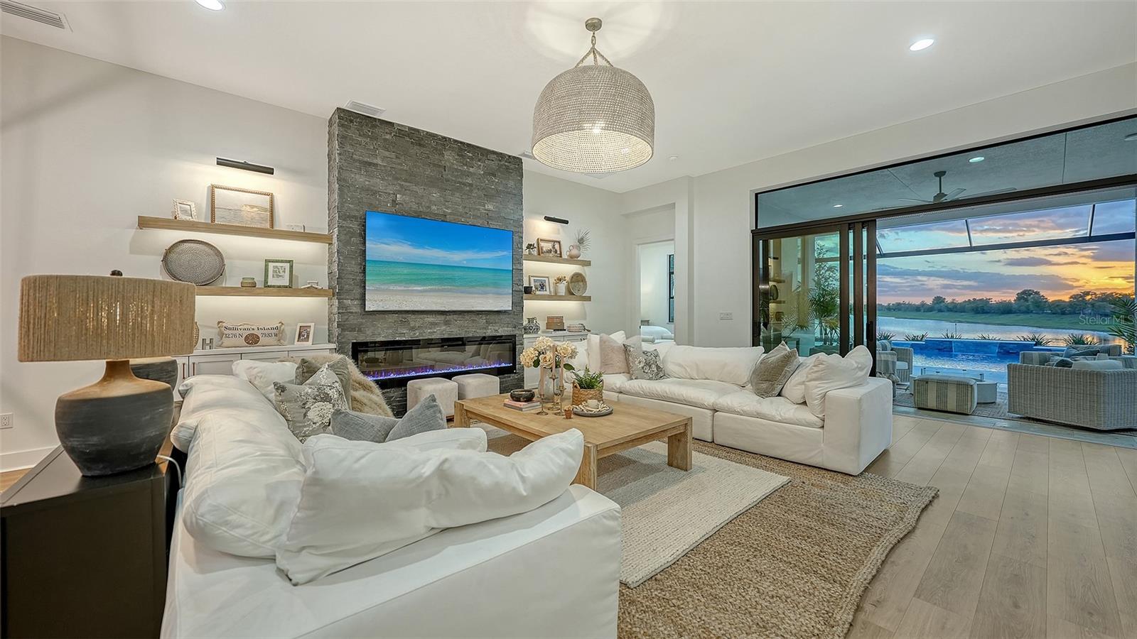 Listing photo id 14 for 4513 Mondrian Court