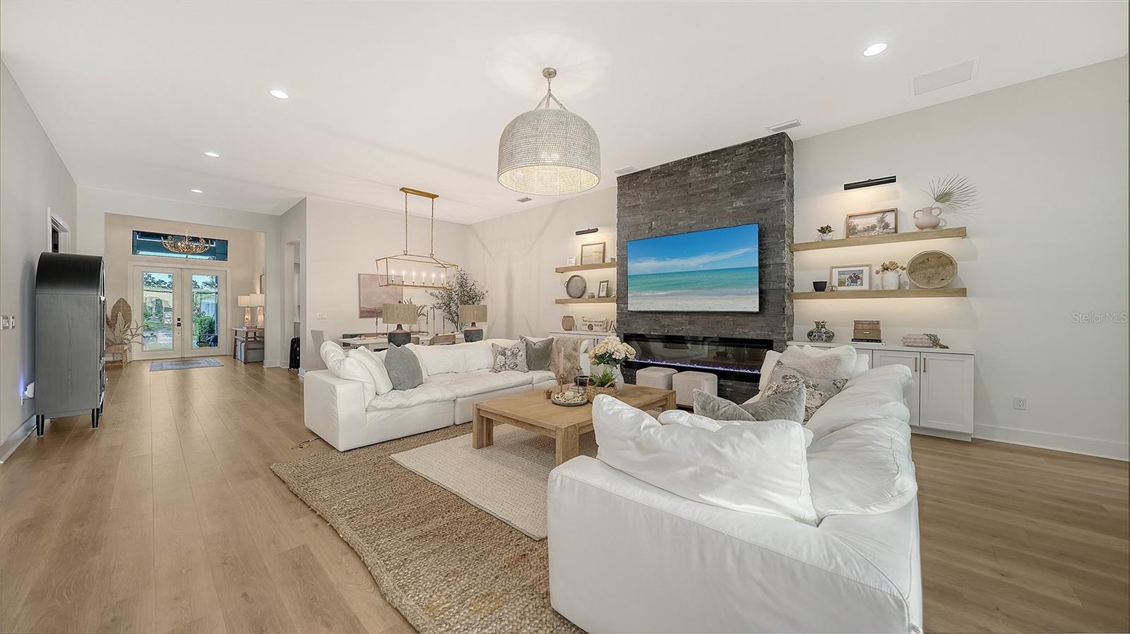 Listing photo id 16 for 4513 Mondrian Court