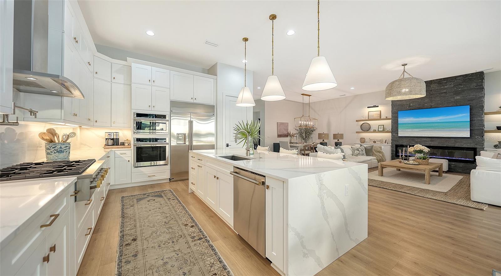 Listing photo id 25 for 4513 Mondrian Court