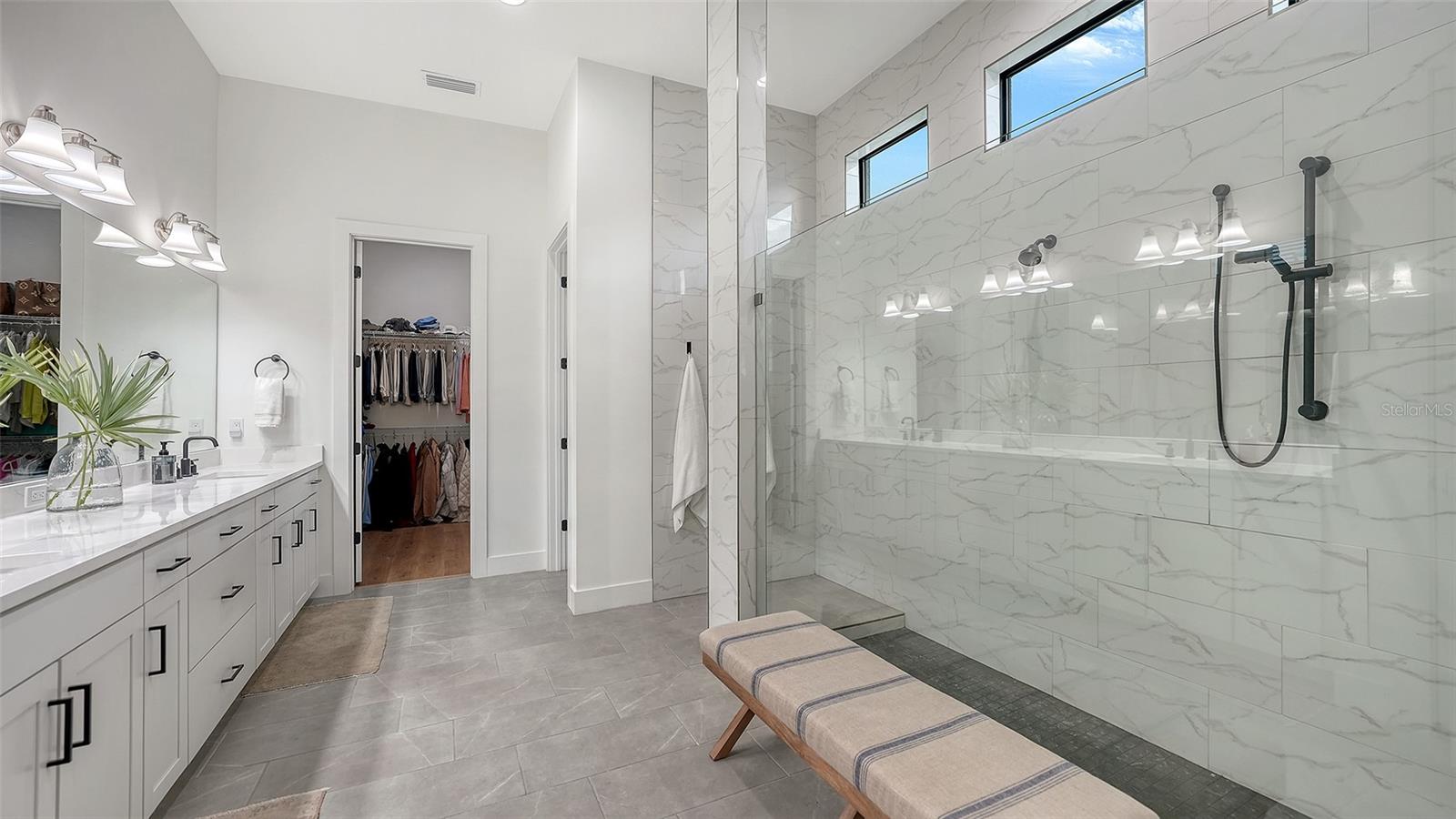 Listing photo id 33 for 4513 Mondrian Court