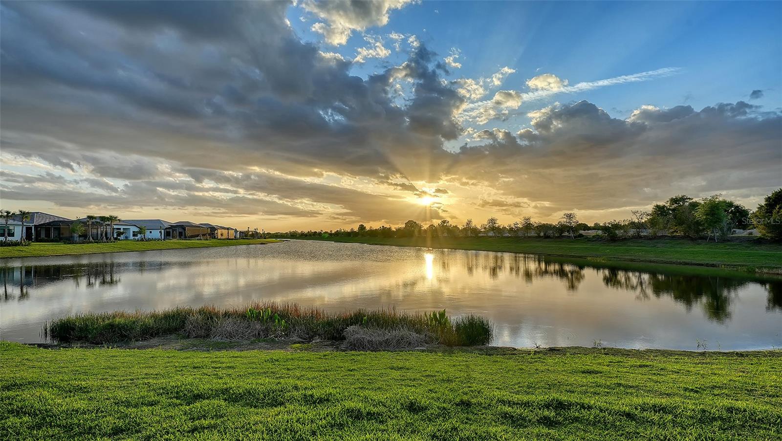 Listing photo id 2 for 4513 Mondrian Court