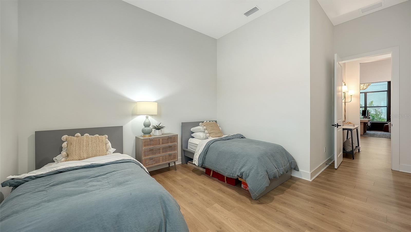 Listing photo id 44 for 4513 Mondrian Court