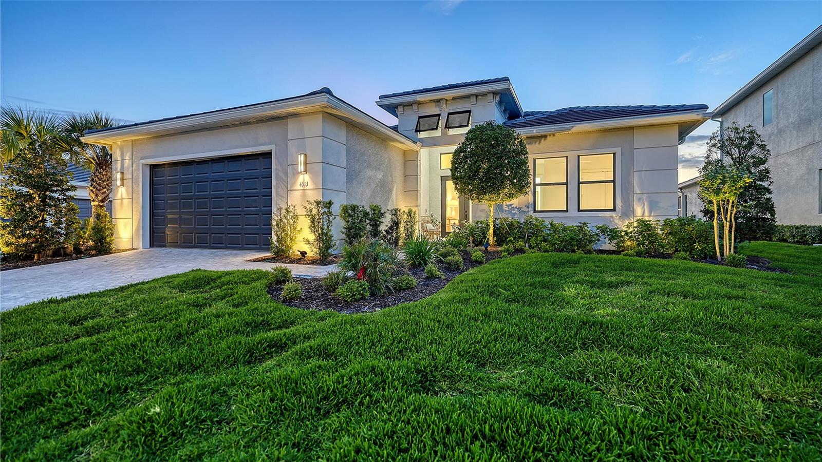 Listing photo id 3 for 4513 Mondrian Court