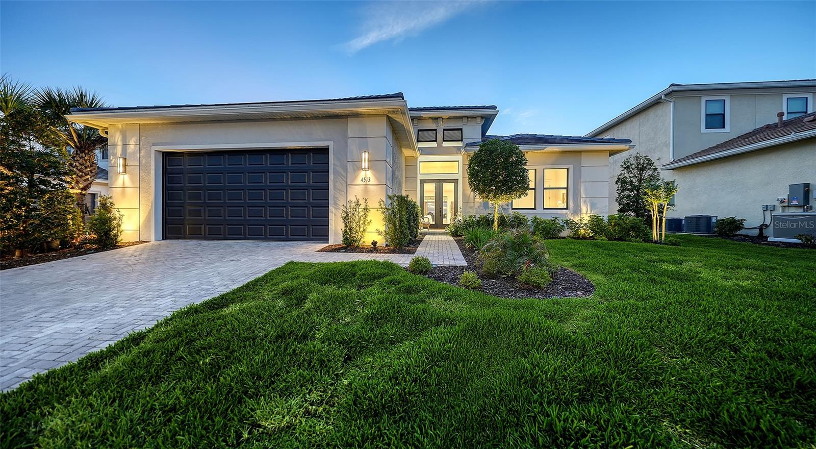 Listing photo id 4 for 4513 Mondrian Court