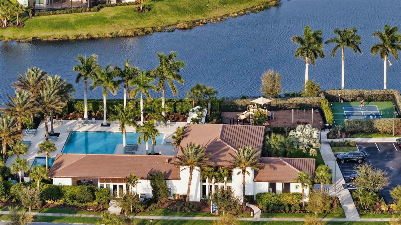 Listing photo id 72 for 4513 Mondrian Court