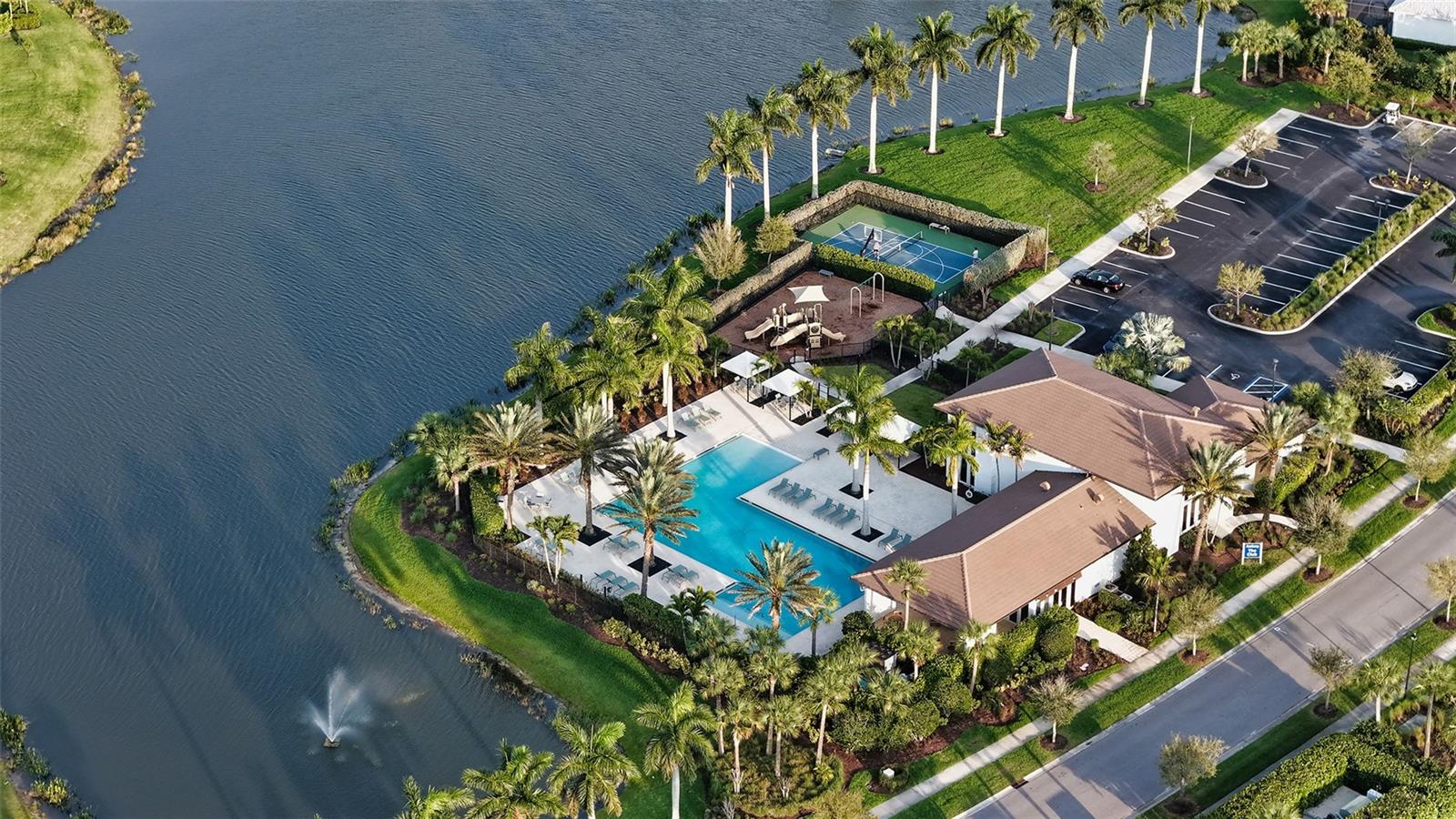 Listing photo id 73 for 4513 Mondrian Court