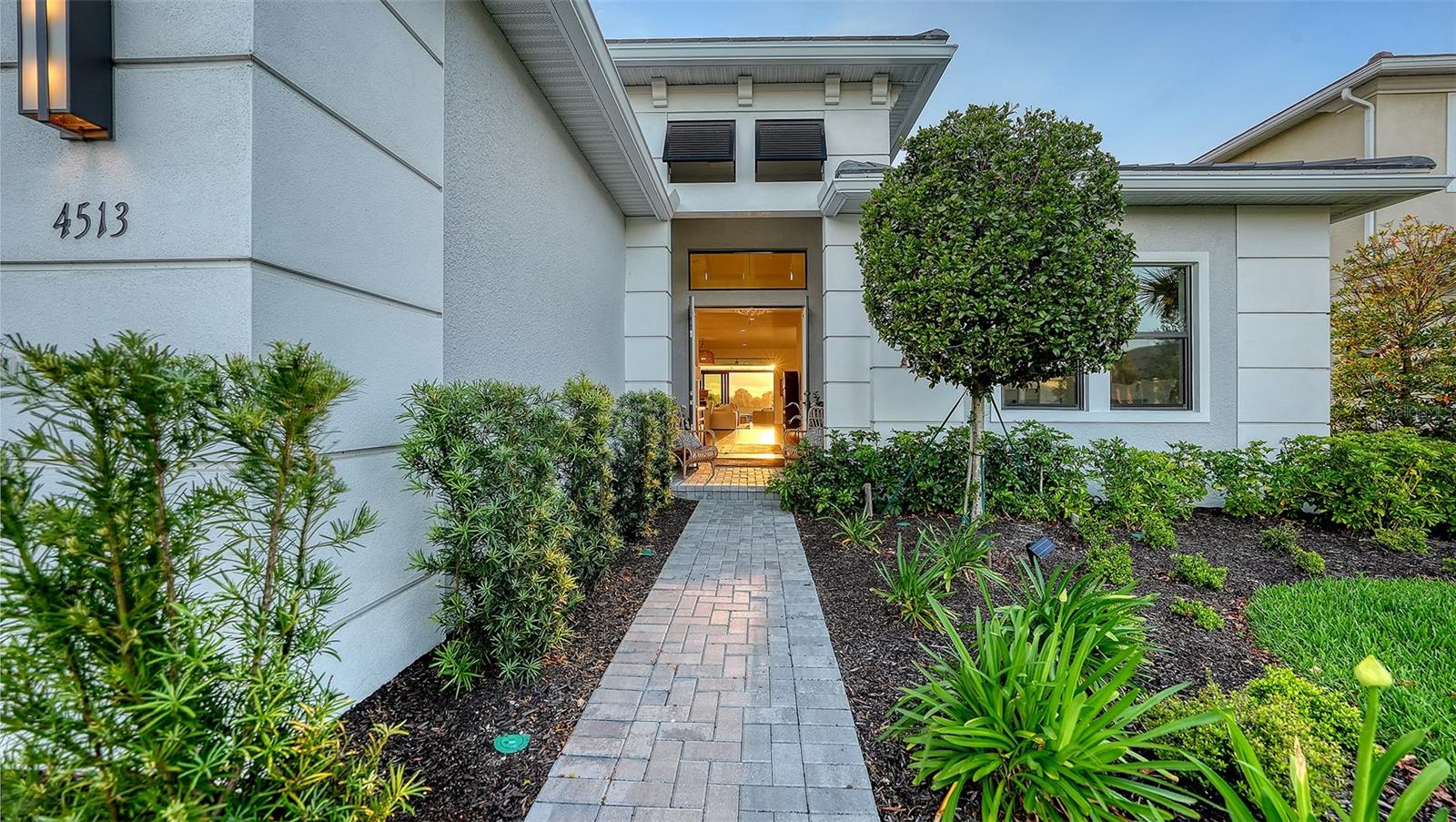 Listing photo id 7 for 4513 Mondrian Court