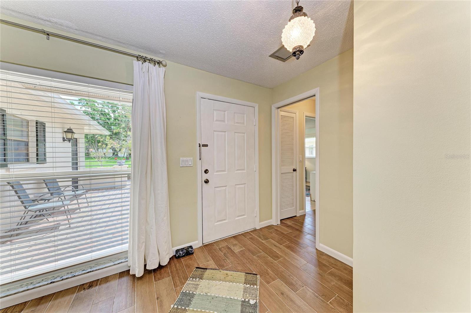 Image 5 of 39 For 7160 Fairway Bend Cir