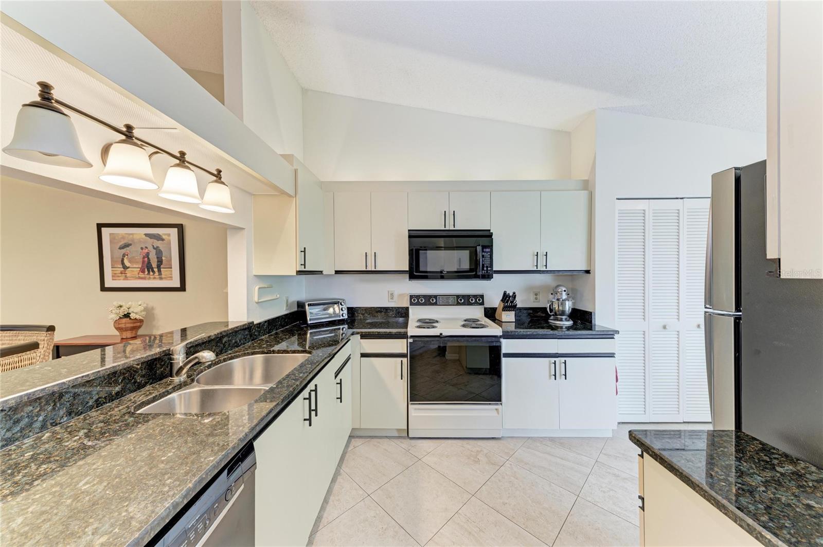 Image 15 of 51 For 7201 29th Ave Dr W 303