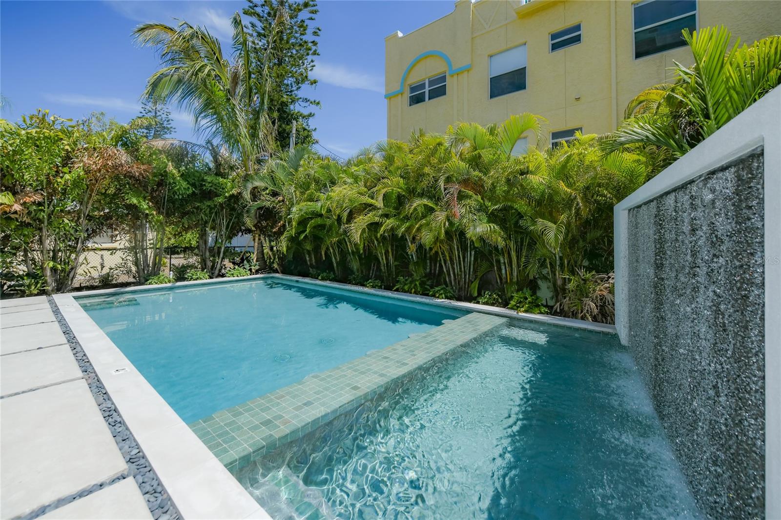 Image 13 of 51 For 329 Beach Road A