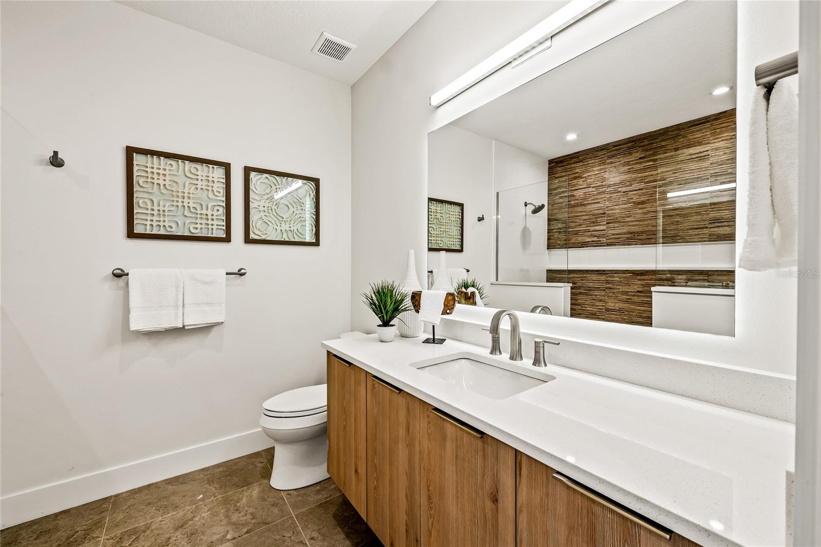 Image 18 of 51 For 329 Beach Road A