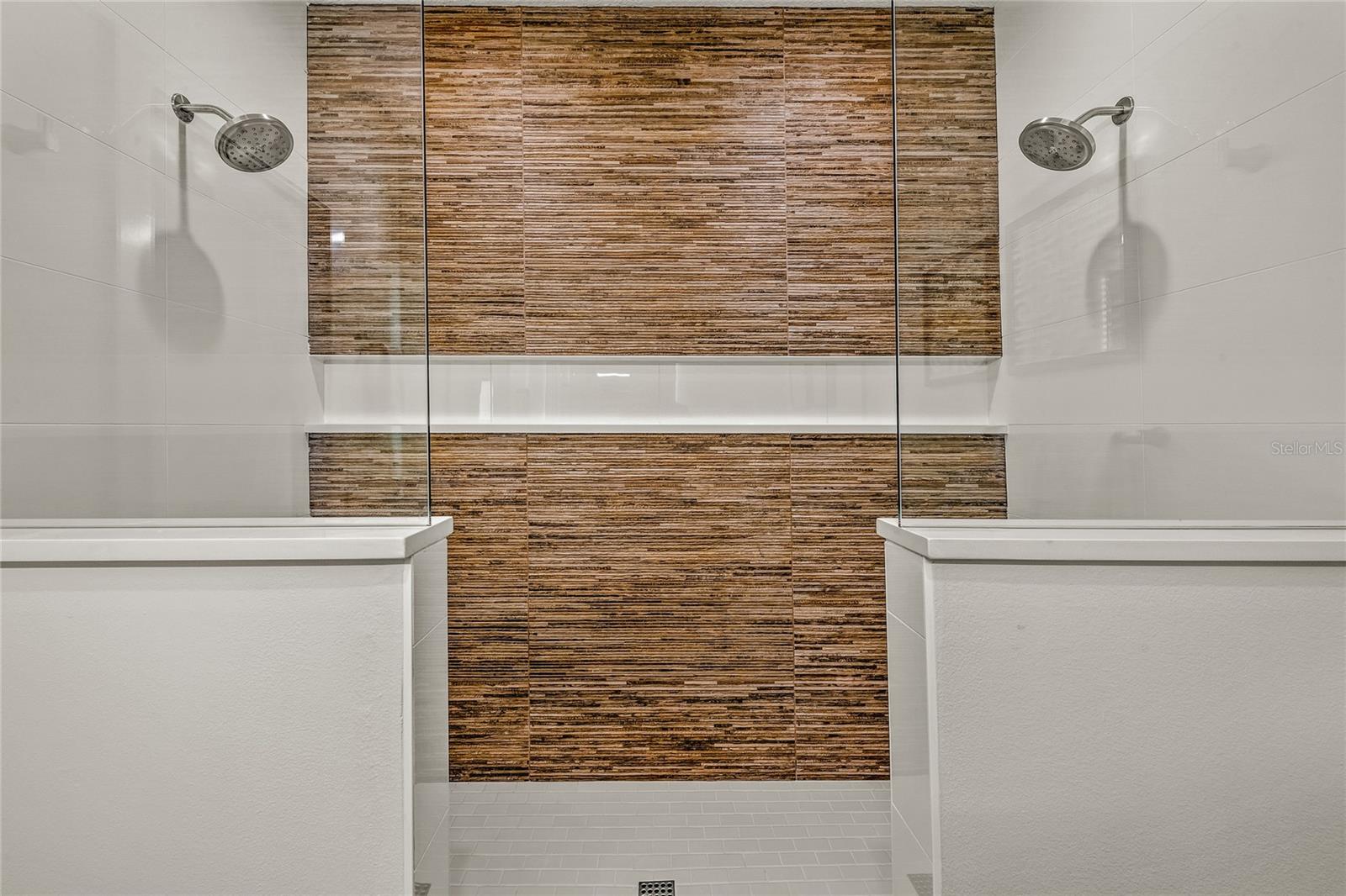 Image 19 of 51 For 329 Beach Road A