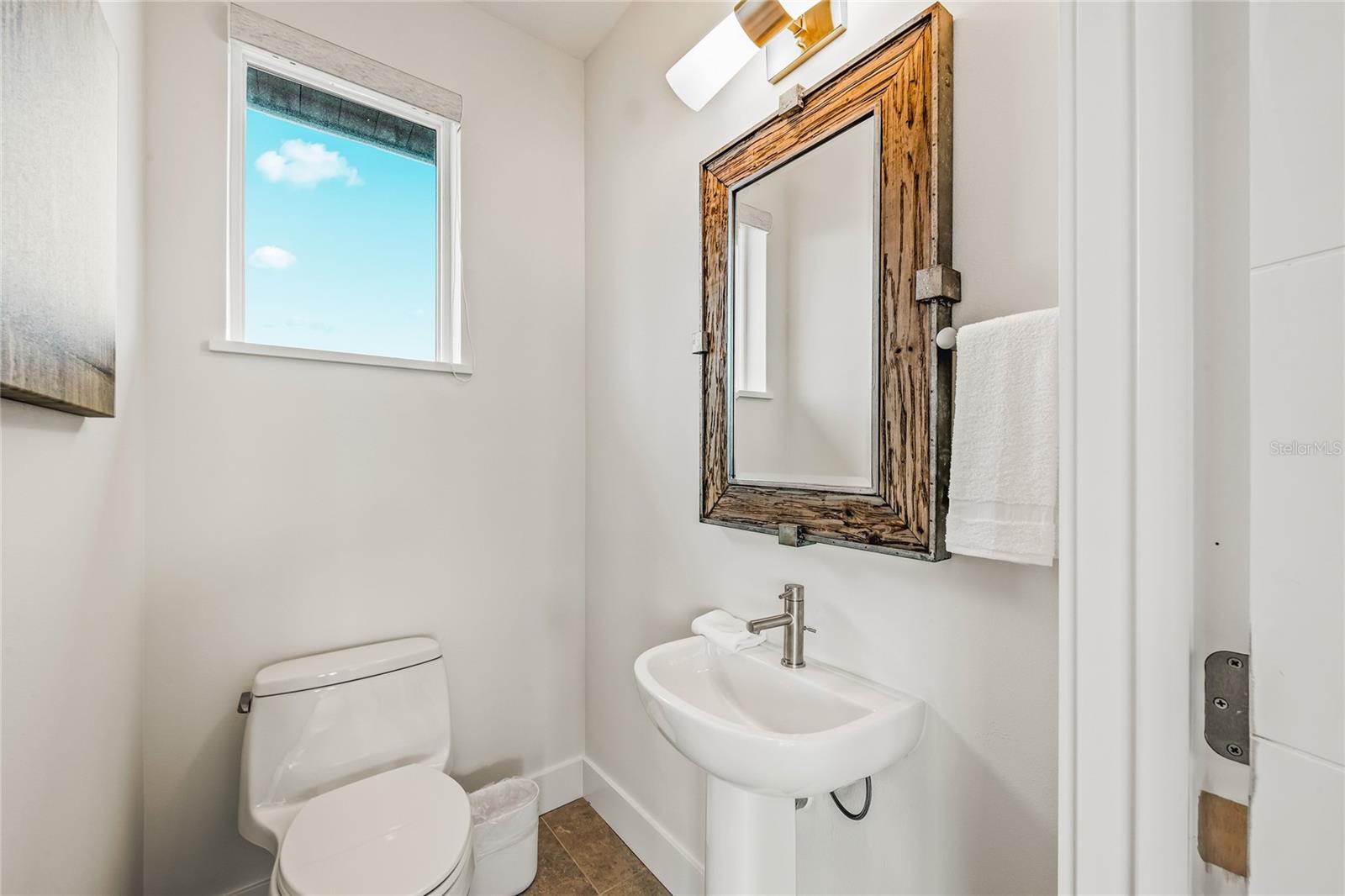 Image 21 of 51 For 329 Beach Road A