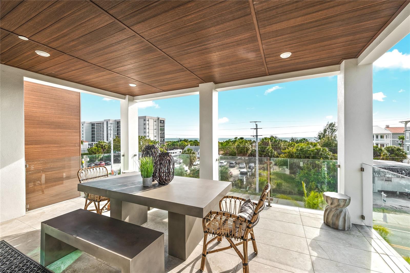 Image 29 of 51 For 329 Beach Road A