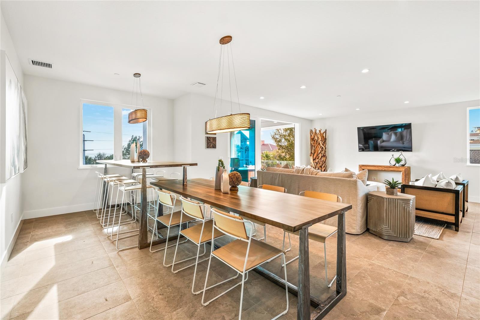 Image 31 of 51 For 329 Beach Road A