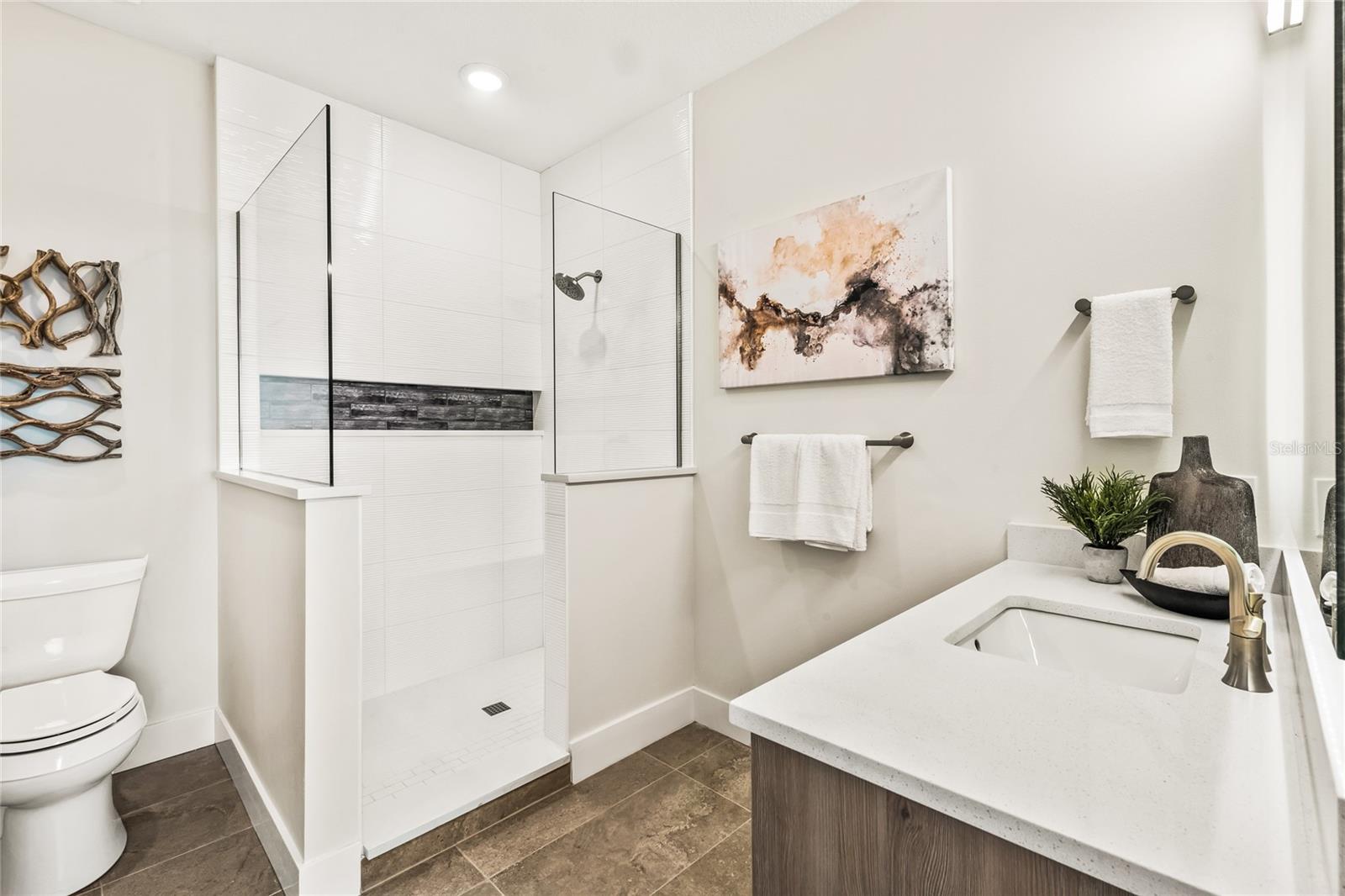 Image 33 of 51 For 329 Beach Road A