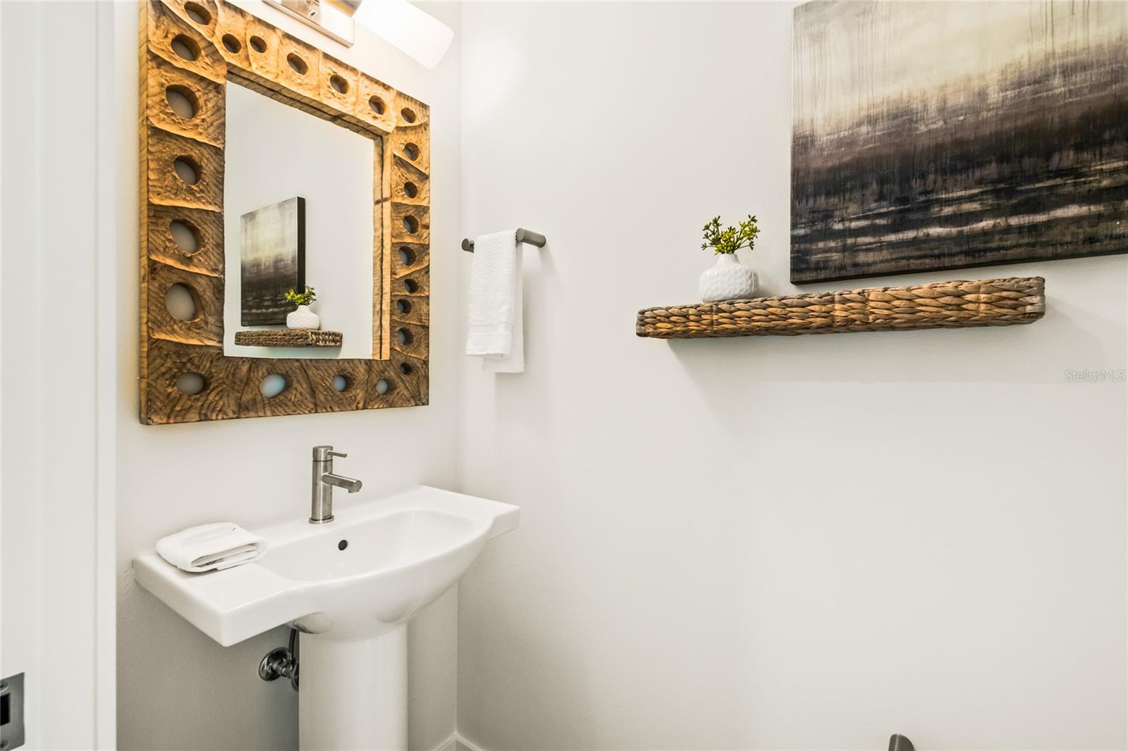 Image 34 of 51 For 329 Beach Road A