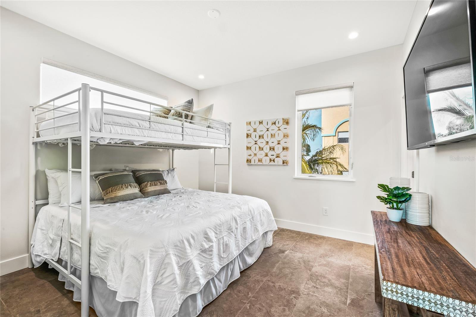 Image 37 of 51 For 329 Beach Road A