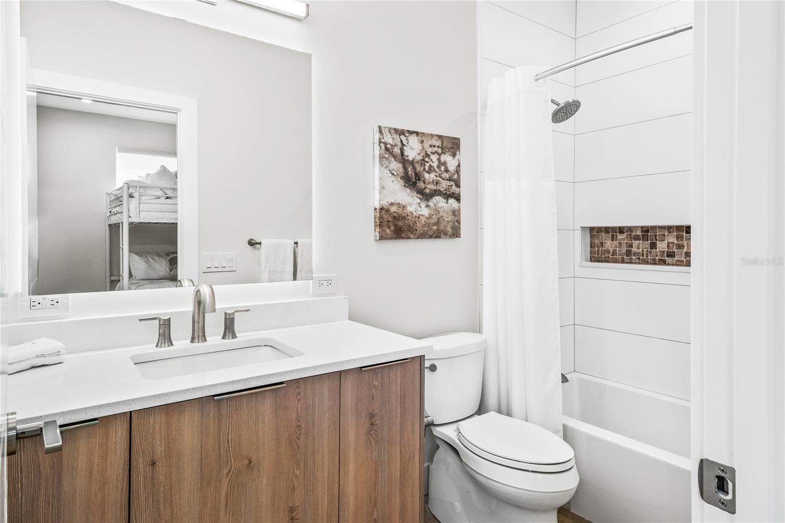 Image 38 of 51 For 329 Beach Road A